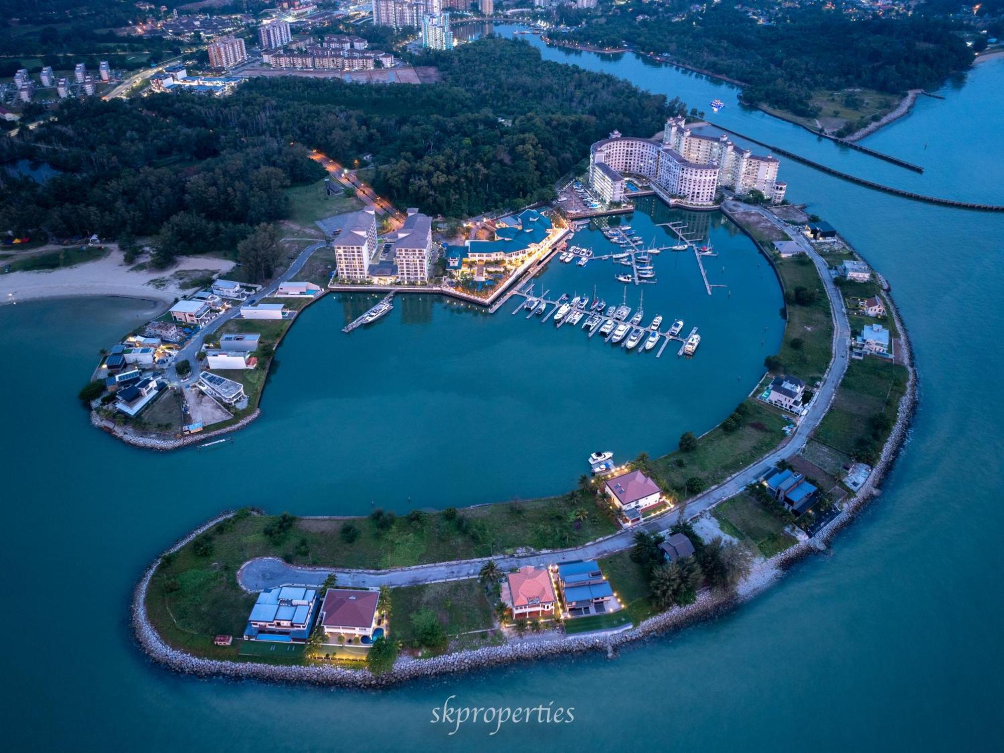 Seaview Suites At Admiral Bay Port Dickson Exterior photo